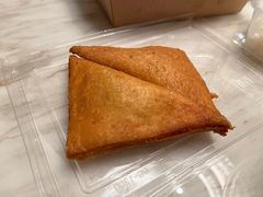 咖喱吞拿鱼角-喜莲咖啡