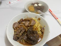 -松树干拌面店
