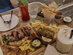 -Mark&Mars Restaurant
