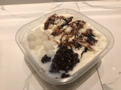 招牌白雪黑糯米冰粉-甜心闲生传统手工冰粉(太古里店)