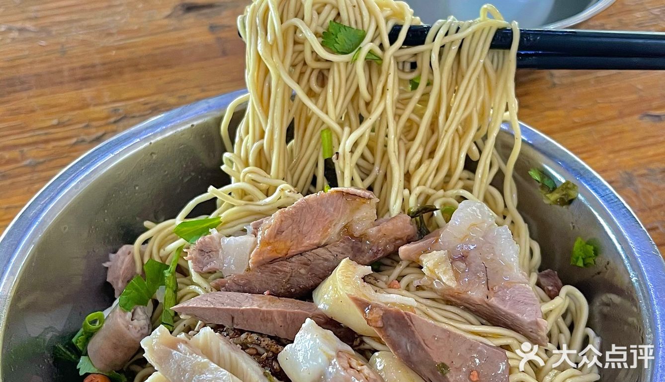 海口美食｜海甸岛老字号早餐店 猪杂腌面绝了