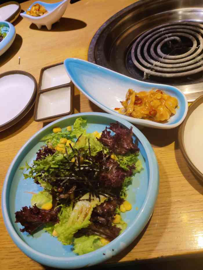 三石黑牛烧肉-"好久没有吃烤肉了,正好在学校附近就去吃了.