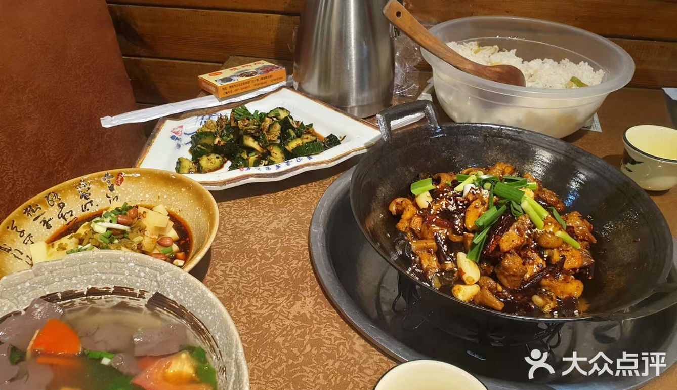 螺肉爽脆，鸡肉有嚼劲