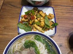 -云阿蛮云南生烫牛肉米线(奉贤路店)