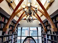 -钟书阁(松江泰晤士小镇店)