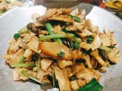 干锅鲜菌-卢大鲜鱼头捞饭(美利广场店)