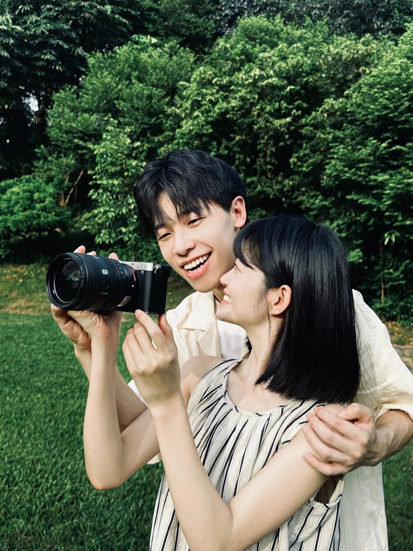 存一些情侣拍照姿势