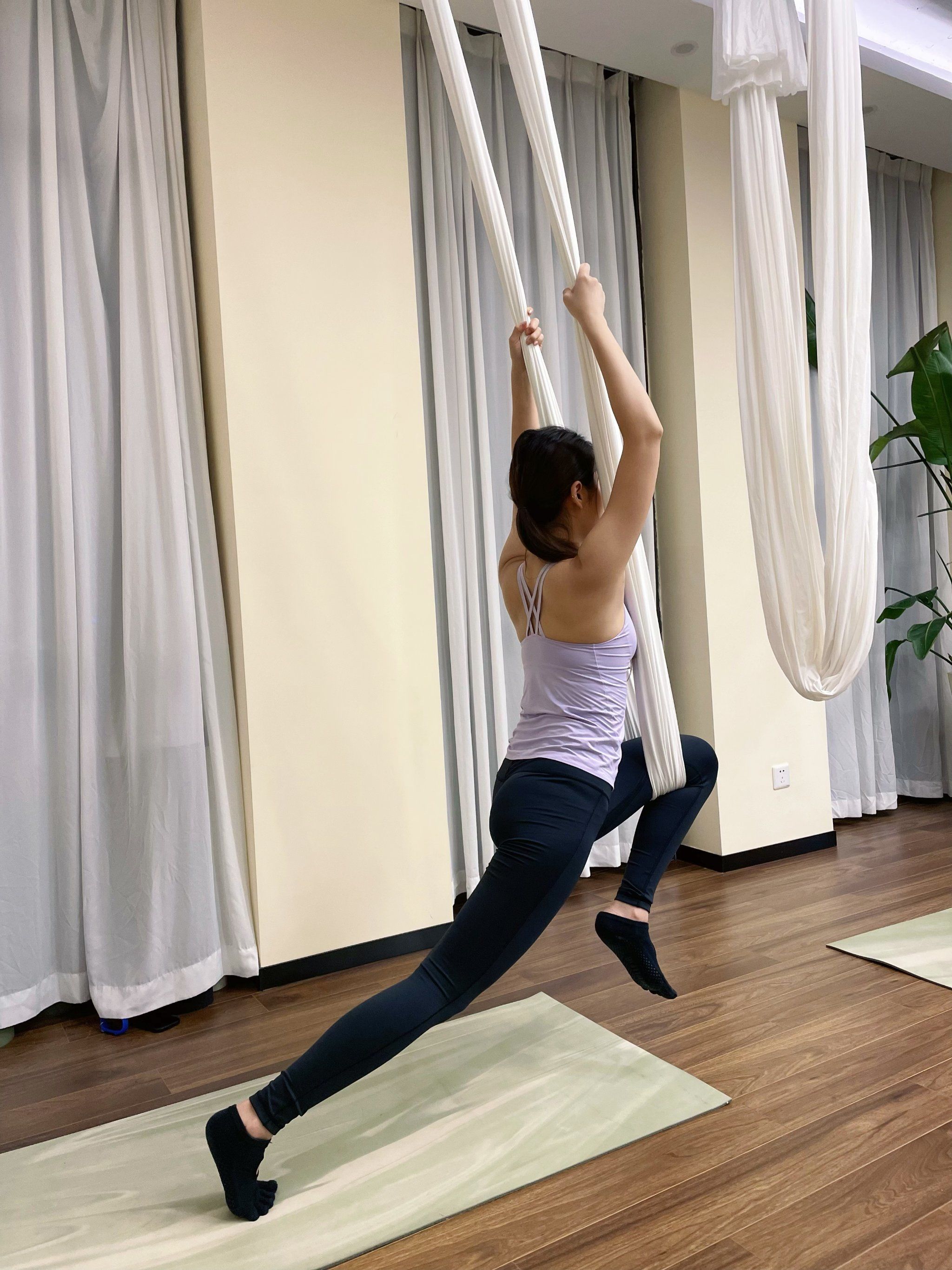 空中瑜伽飞一下\n#每天坚持锻炼会有不