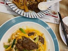 蚝油鲜菇牛肉饭-新世界餐厅(万达店)
