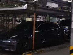 -世纪都会-停车场