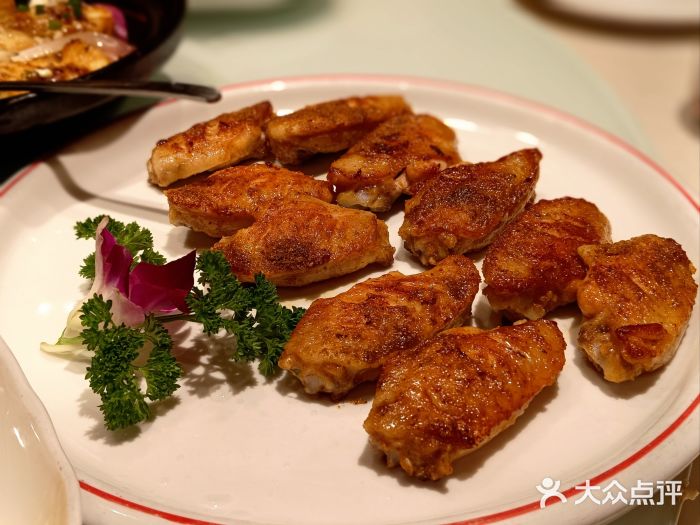 江南韵·无锡太湖文化体验餐厅(凤凰天街店)香煎鸡翅中图片