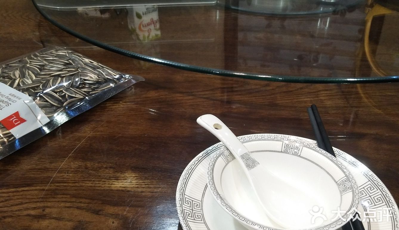 前几天聚餐来的这里，挺不错的，尤其喜欢鲜果鲜虾球68