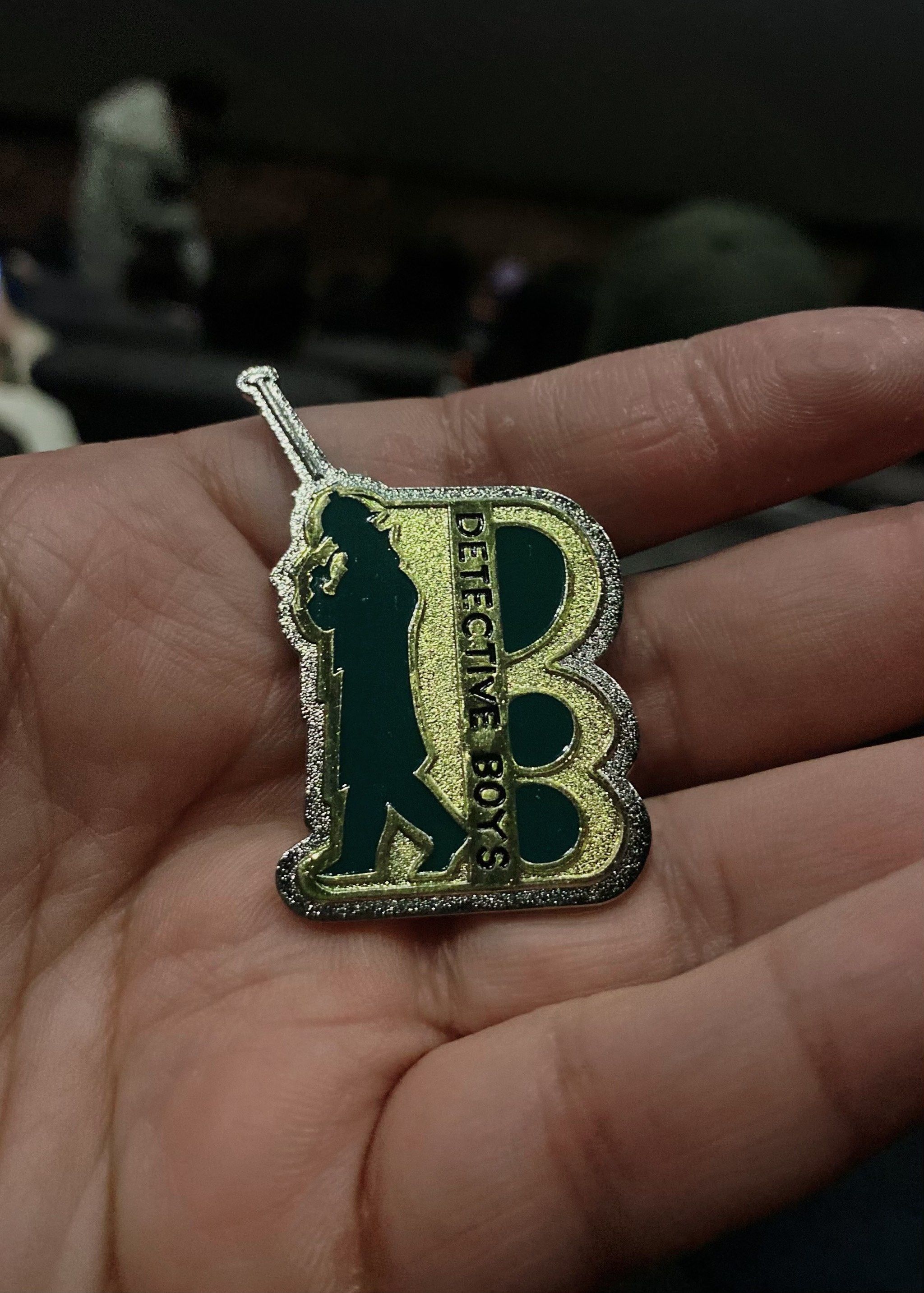 佩戴少年侦探团徽章,看黑铁的鱼影红黑新对决!