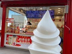 -蜜雪冰城(万达广场外B号门门口外集装箱店)