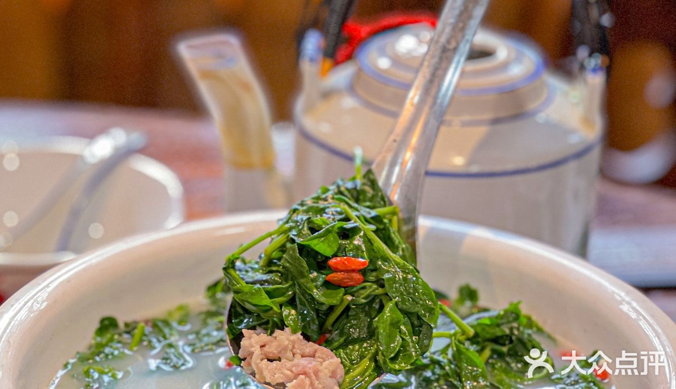 这个乳鸽真滴会bao汁，又嫩又脆！