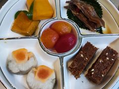 宫格冷艺四前碟拼红枣榴莲酥-酒蜻蜓·庭院私房菜(天元东路店)