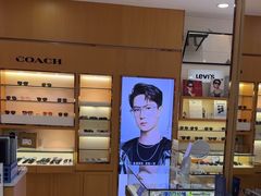 -光明眼镜·蔡司授权(徐泾店)