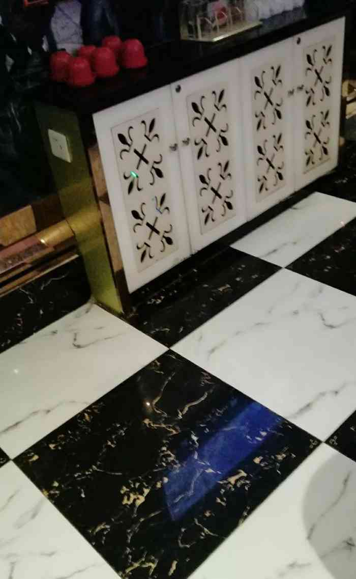 喜乐门量贩式ktv(黄江店)-"很多歌没有,关键唱一个歌就打10秒广告.