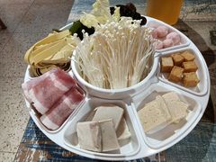 -鸡遇虾煲干锅火锅(小寨金莎店)