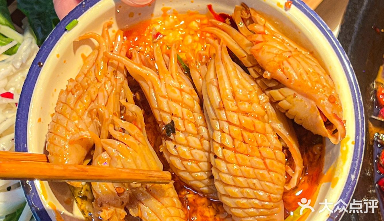 第一次吃藤椒滑牛肉！这家老火锅的菜不摆了