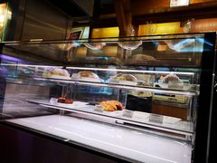 面包甜点陈列柜-丽都DELICATESSEN熟食店