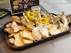 鲜菌拼盘-楠小云·云南鲜牛野生菌自助火锅(九眼桥店)