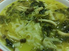 -顺溜·手工刀削面·黑金店(铜锣湾店)