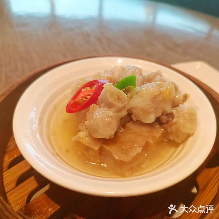 美食、江景与奢华的完美融合体验