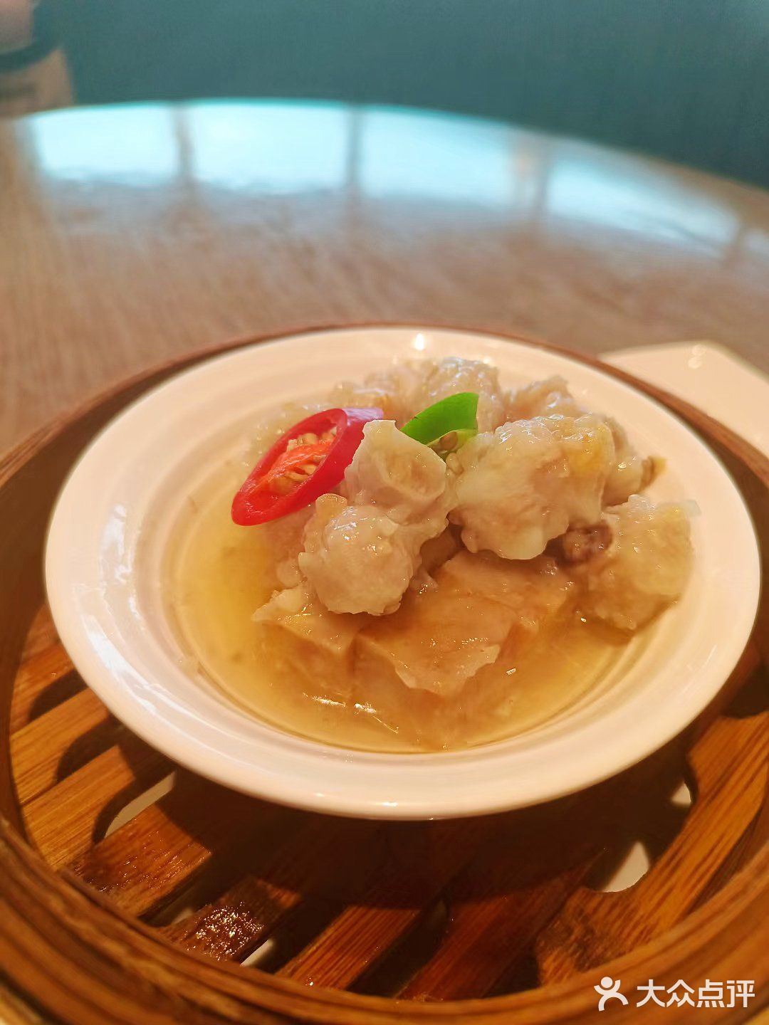 美食、江景与奢华的完美融合体验