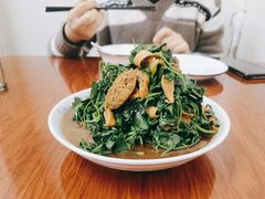 -胡子饮食店