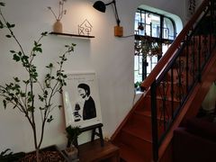 -彳亍咖啡·这里(水湾路店)