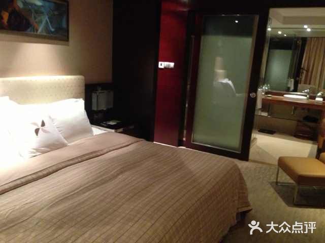 杭州龙禧福朋喜来登酒店床图片