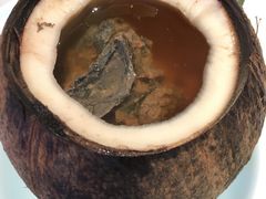 原汁椰子炖乌鸡-汤城小厨•粤菜•靓汤(西直门凯德MALL店)