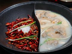 鸳鸯锅红汤配菌汤锅-萍姐火锅·公路夜市(打浦桥日月光店)