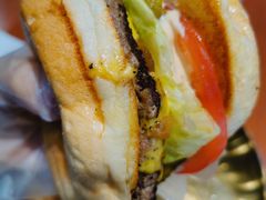 经典芝士牛肉堡-魏斯理汉堡(西安沣东吾悦店)