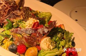 Burrata Cheese and Beef Crisps Salad