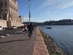 -多瑙河畔鞋履雕塑