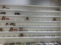 -美式眼镜·授权蔡司.依视路.尼康.豪雅.明月(南翔印象城店)