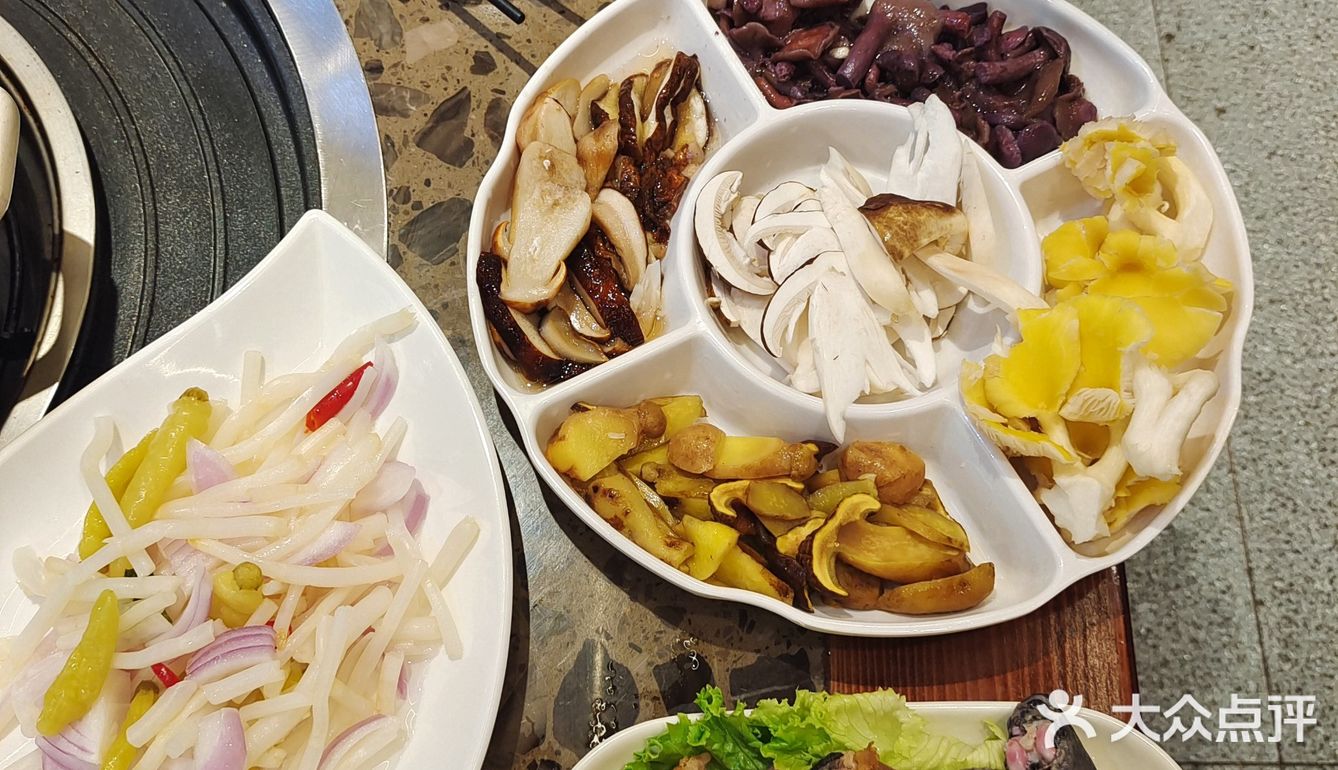 大理第一站📍菌子火锅，勇敢的人先享受世界