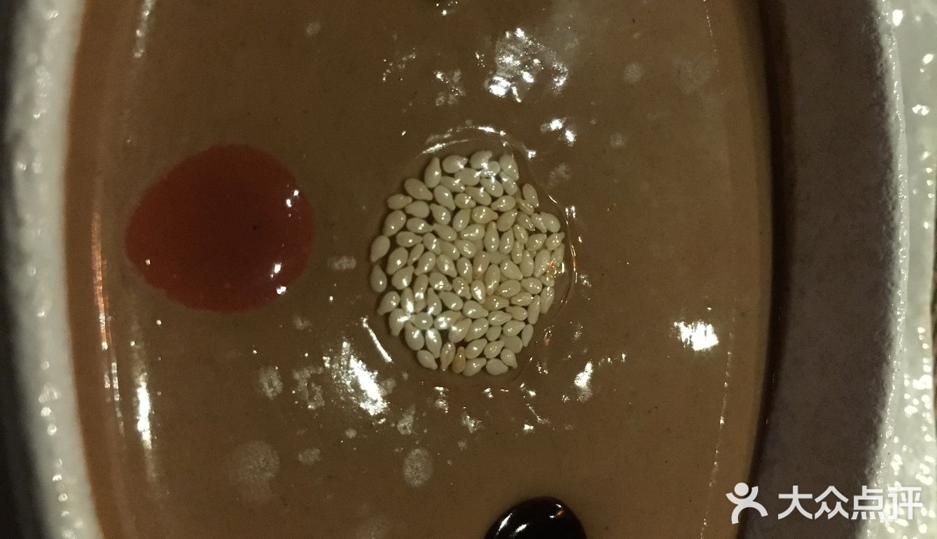可以单人单锅，也可以有大锅。小料比较全