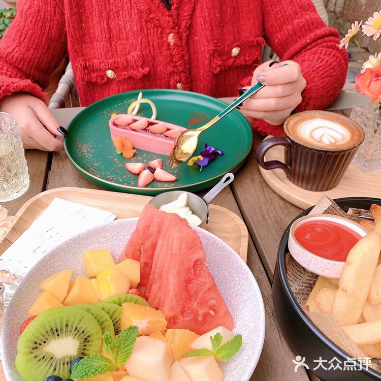 深圳首家氛围感超赞的中世纪古堡鲜花餐厅