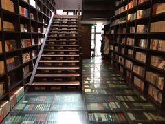 -钟书阁(松江泰晤士小镇店)