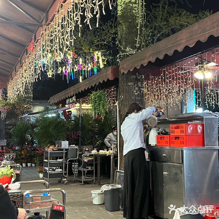 坐落于北京日坛公园附近的日坛涮肉，古色古香的四合院