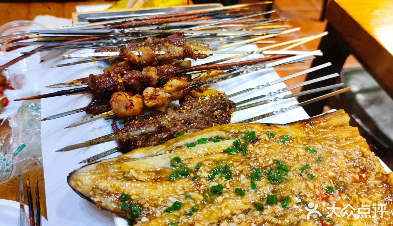在长沙能吃肉吃到饱的东北烤串！[亲亲]2个人根本吃不完