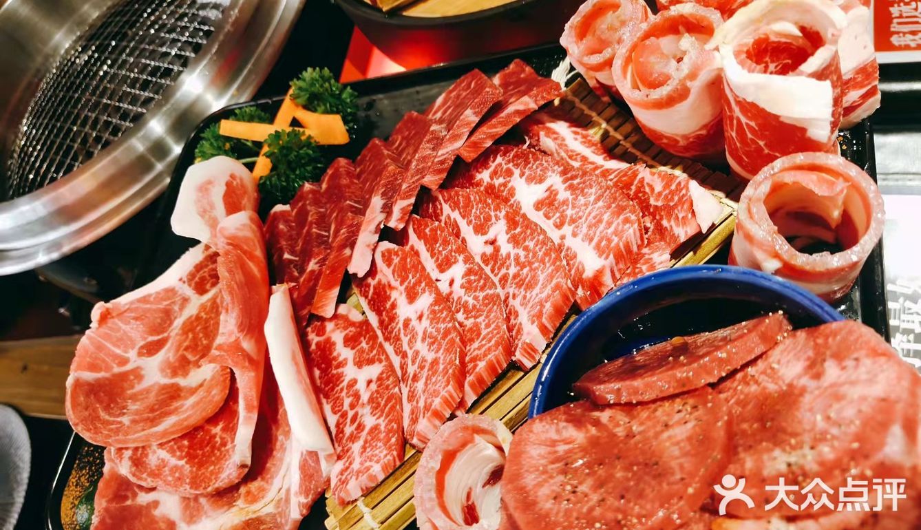 大口吃肉！干干干！ 就来瞳瞳瞳[加油]