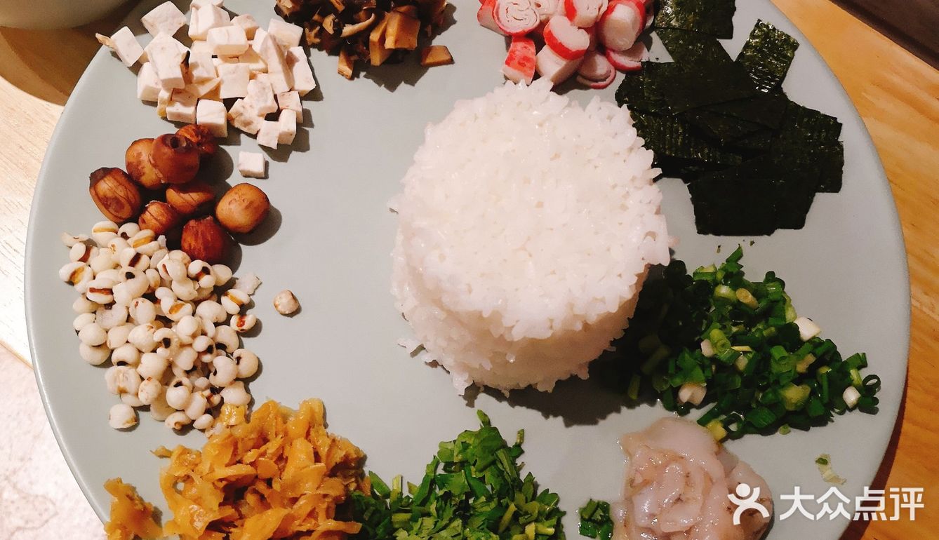 表示这个套餐有点少都没有吃饱，又点了好多吃的