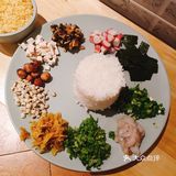 表示这个套餐有点少都没有吃饱，又点了好多吃的