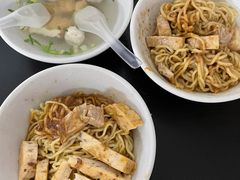 -松树干拌面店