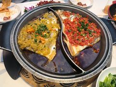 -阿瓦山寨·湘菜现炒·剁椒鱼头王(咸阳总店)