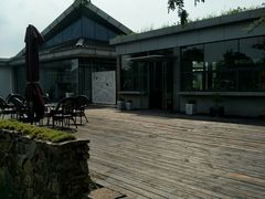 -田园东方蜜桃村的田野营地